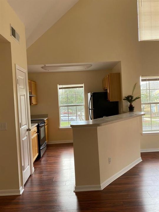 For Rent: $1,500 (1 beds, 1 baths, 996 Square Feet)