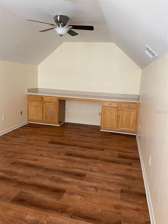 For Rent: $1,500 (1 beds, 1 baths, 996 Square Feet)