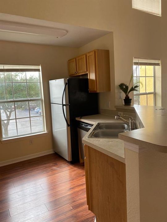 For Rent: $1,500 (1 beds, 1 baths, 996 Square Feet)