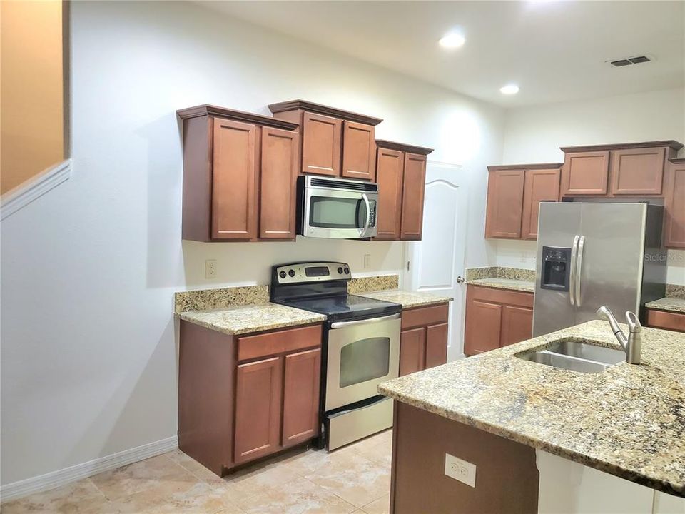 Active With Contract: $2,100 (3 beds, 2 baths, 1760 Square Feet)
