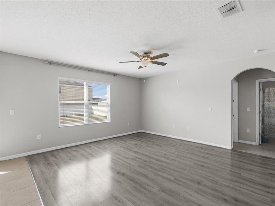 Active With Contract: $400,000 (5 beds, 3 baths, 2674 Square Feet)
