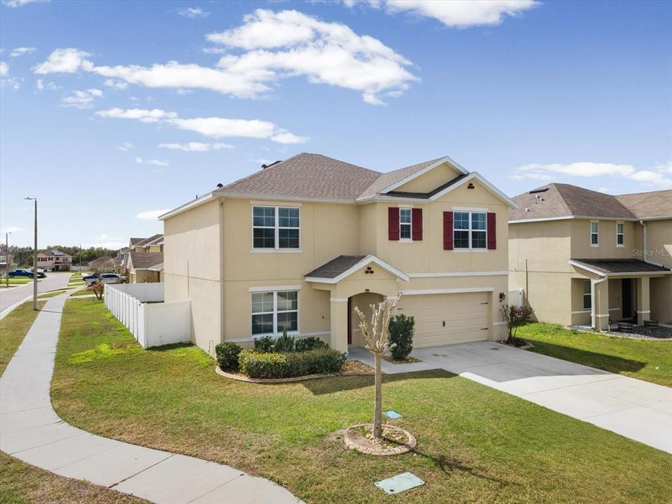 Active With Contract: $400,000 (5 beds, 3 baths, 2674 Square Feet)