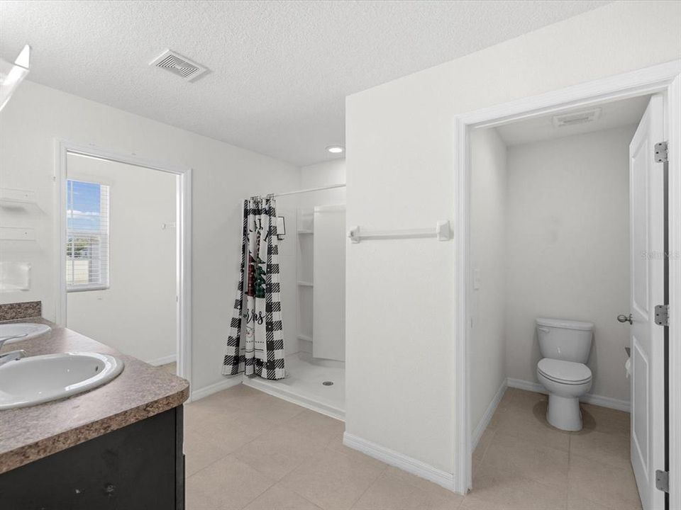 Active With Contract: $400,000 (5 beds, 3 baths, 2674 Square Feet)