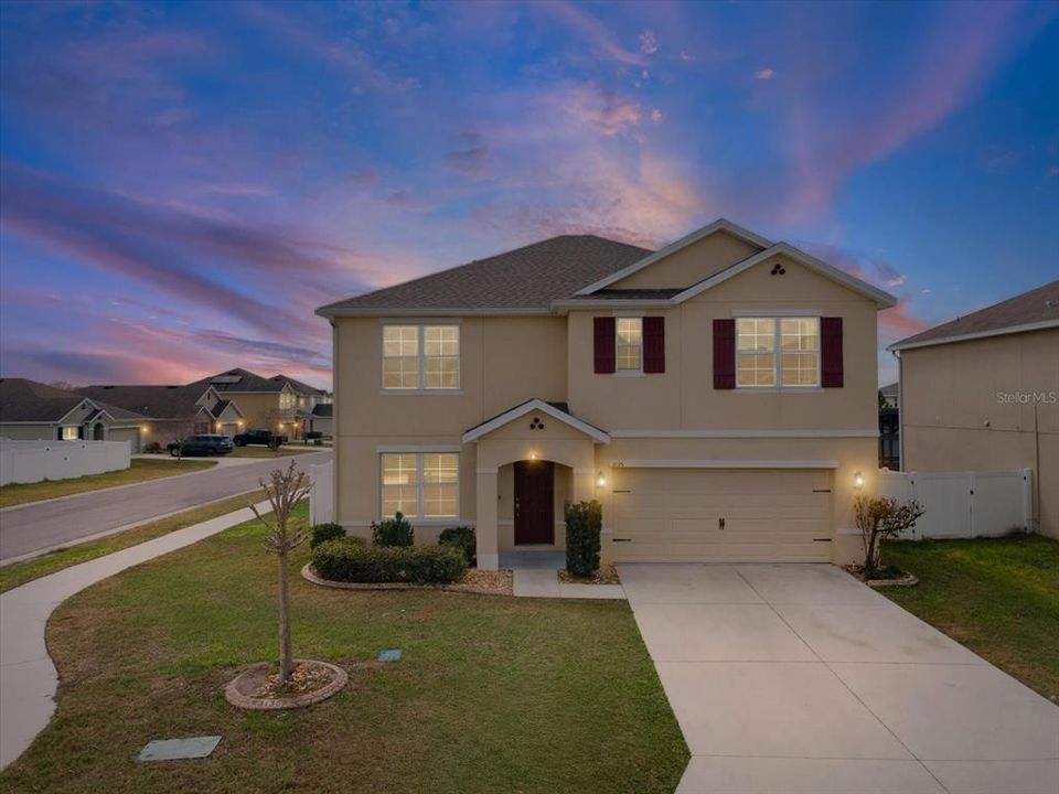 Active With Contract: $400,000 (5 beds, 3 baths, 2674 Square Feet)
