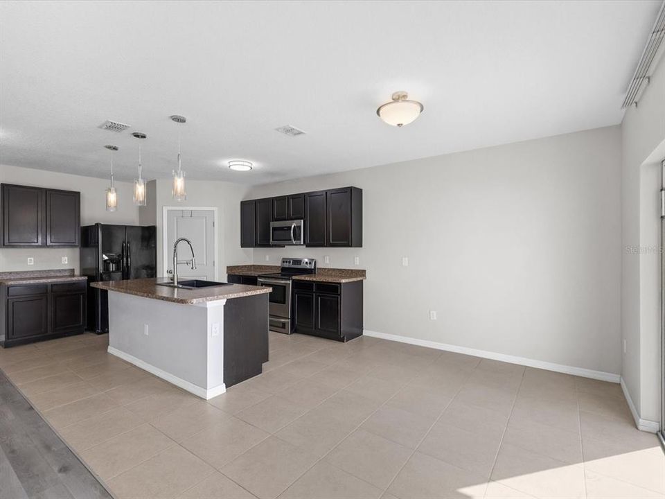 Active With Contract: $400,000 (5 beds, 3 baths, 2674 Square Feet)