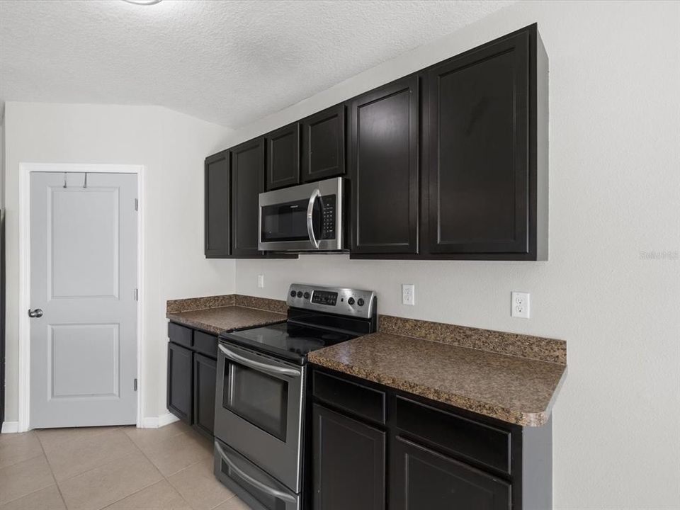 Active With Contract: $400,000 (5 beds, 3 baths, 2674 Square Feet)