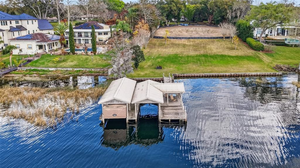 待售: $3,499,000 (2.21 acres)