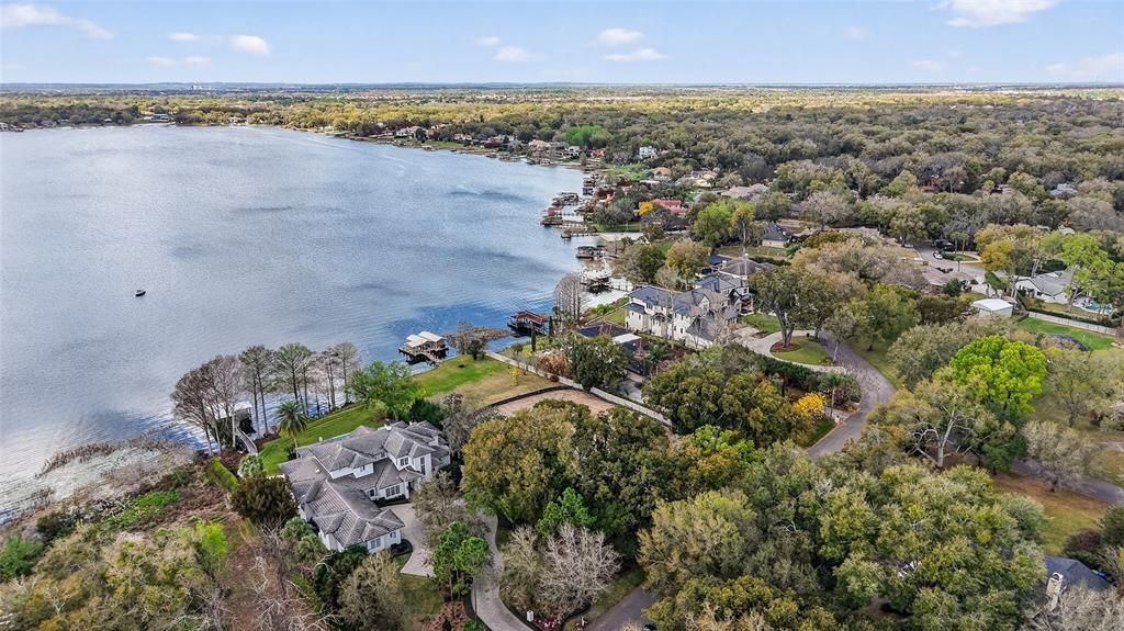 待售: $3,499,000 (2.21 acres)