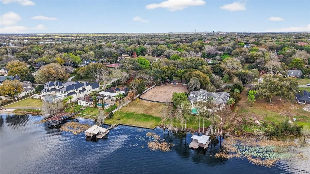 待售: $3,499,000 (2.21 acres)