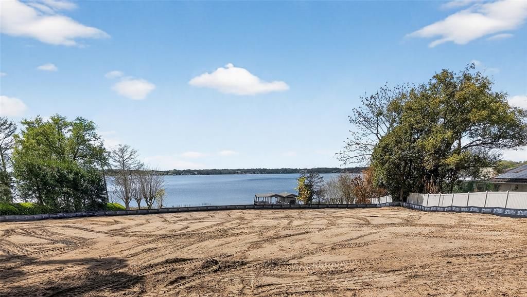 待售: $3,499,000 (2.21 acres)