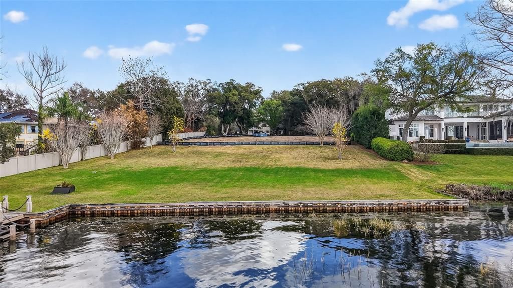 待售: $3,499,000 (2.21 acres)