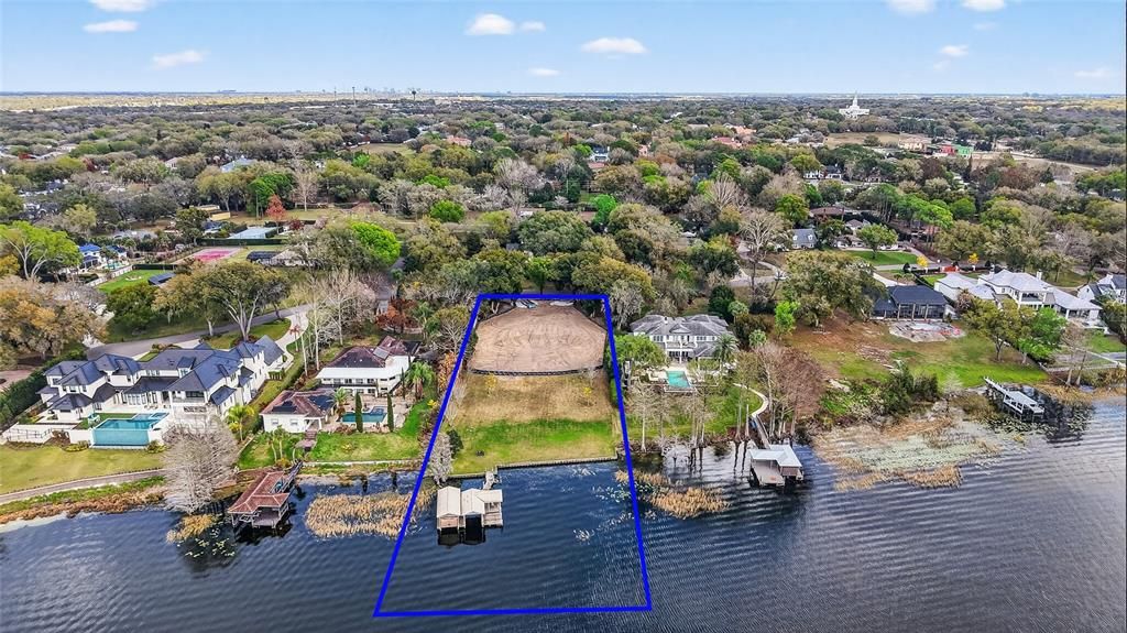 待售: $3,499,000 (2.21 acres)