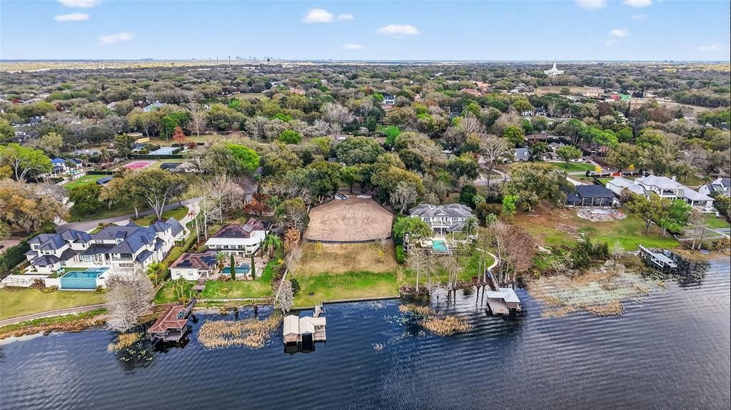 待售: $3,499,000 (2.21 acres)