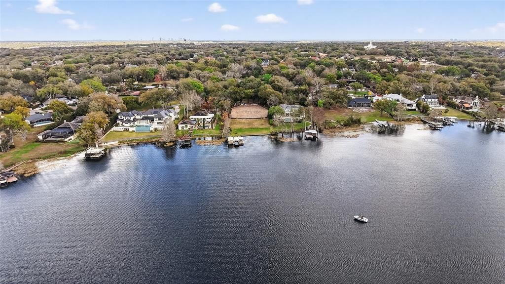 待售: $3,499,000 (2.21 acres)