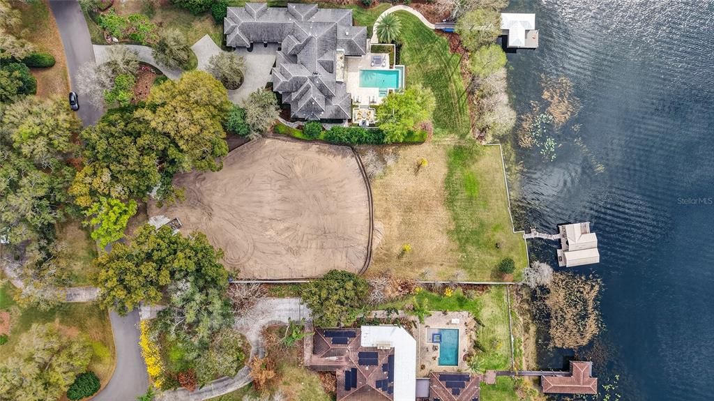 待售: $3,499,000 (2.21 acres)