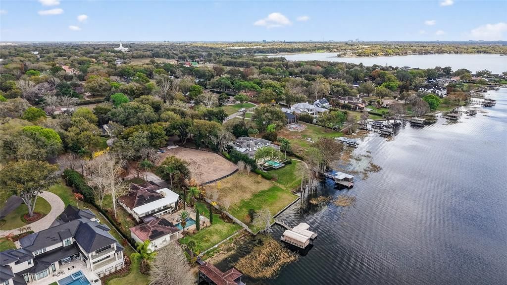 待售: $3,499,000 (2.21 acres)