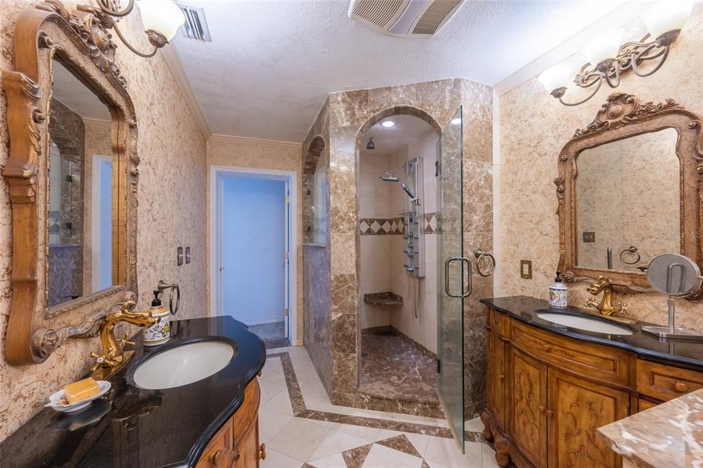 Под контрактом: $699,900 (7 спален, 4 ванн, 3319 Квадратных фут)