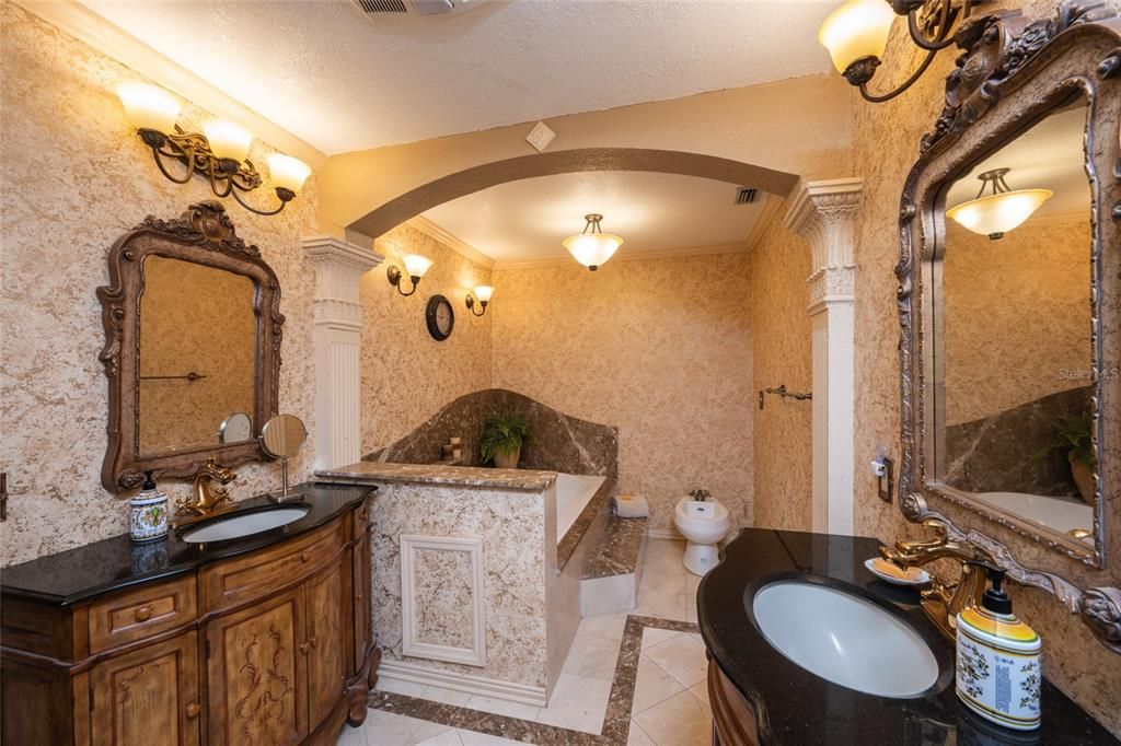 Под контрактом: $699,900 (7 спален, 4 ванн, 3319 Квадратных фут)