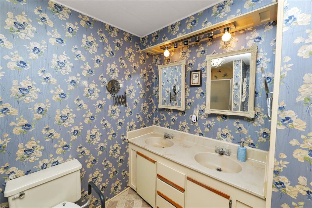 Под контрактом: $79,900 (2 спален, 2 ванн, 1176 Квадратных фут)