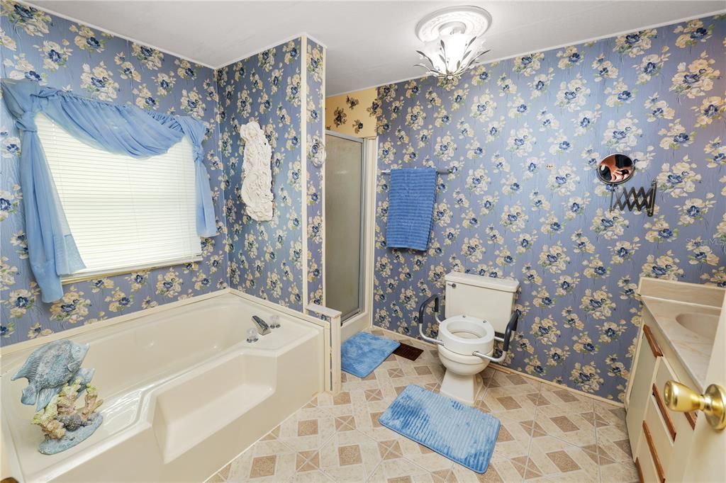Под контрактом: $79,900 (2 спален, 2 ванн, 1176 Квадратных фут)