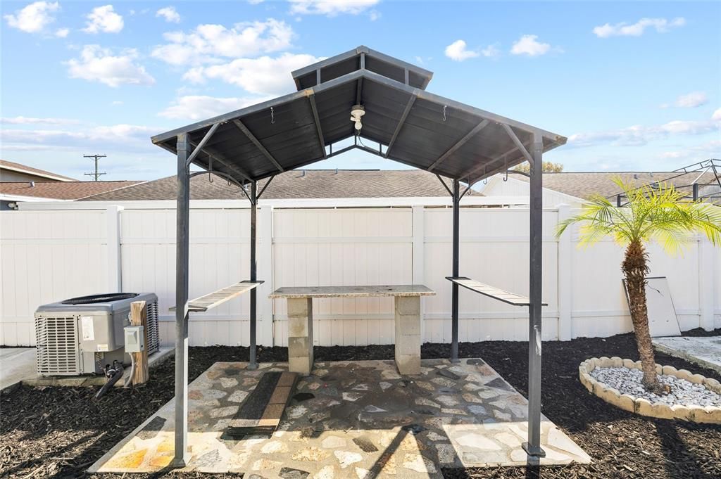 Activo con contrato: $354,900 (3 camas, 2 baños, 1350 Pies cuadrados)