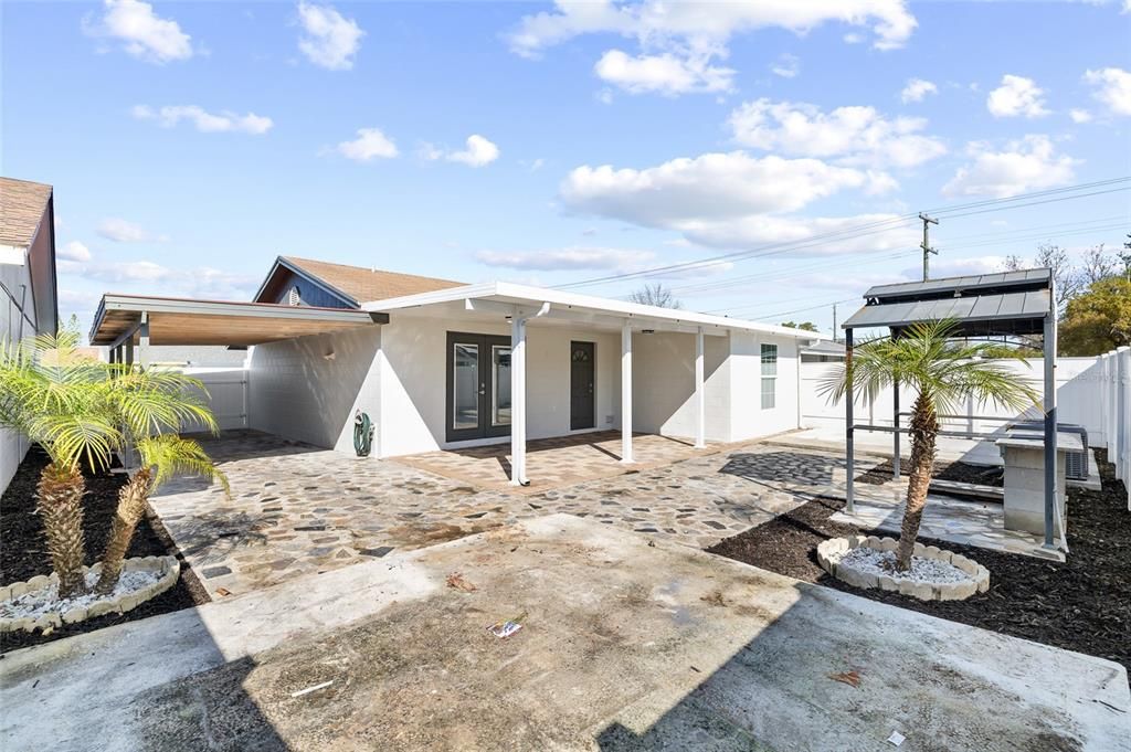 Activo con contrato: $354,900 (3 camas, 2 baños, 1350 Pies cuadrados)