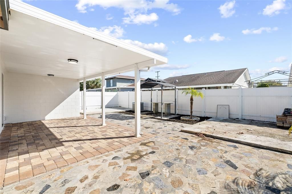 Activo con contrato: $354,900 (3 camas, 2 baños, 1350 Pies cuadrados)