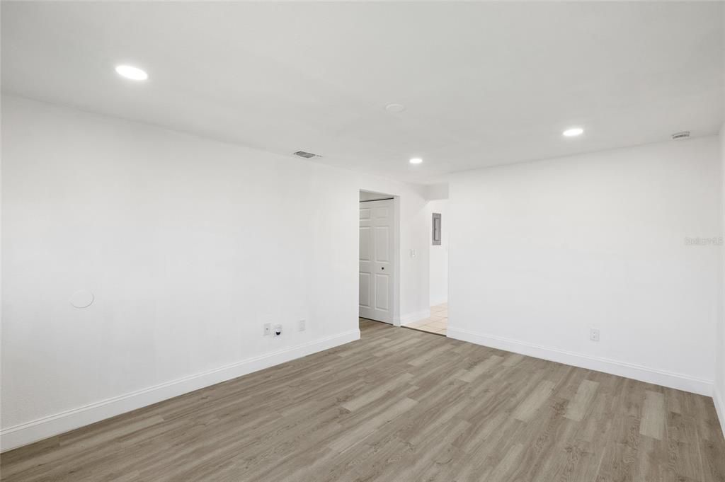 Activo con contrato: $354,900 (3 camas, 2 baños, 1350 Pies cuadrados)