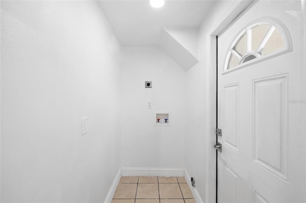Activo con contrato: $354,900 (3 camas, 2 baños, 1350 Pies cuadrados)
