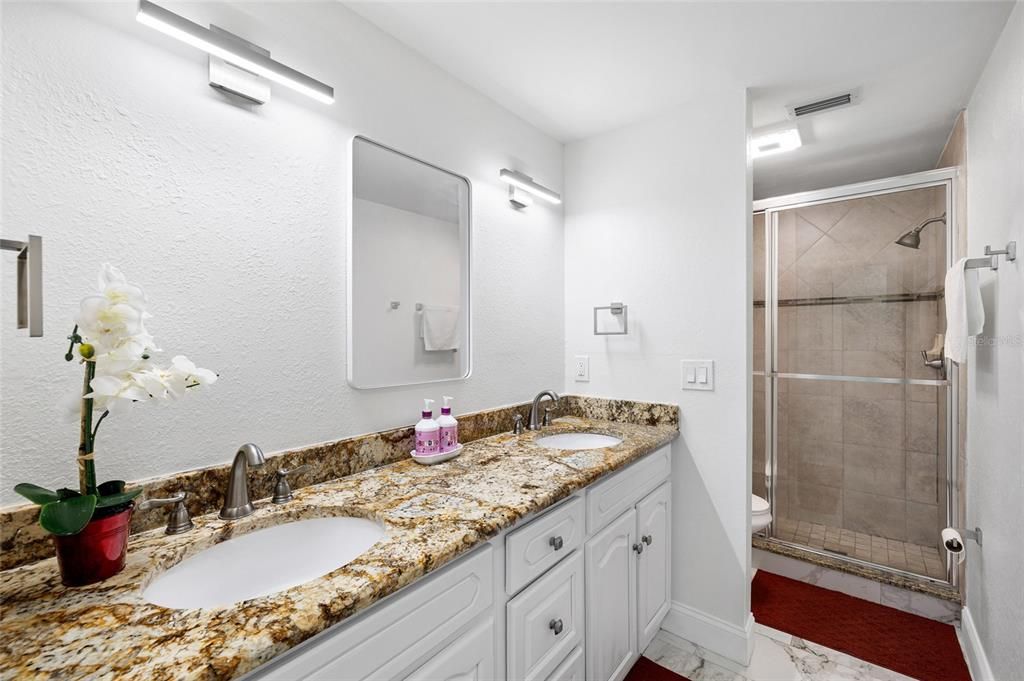 Activo con contrato: $354,900 (3 camas, 2 baños, 1350 Pies cuadrados)
