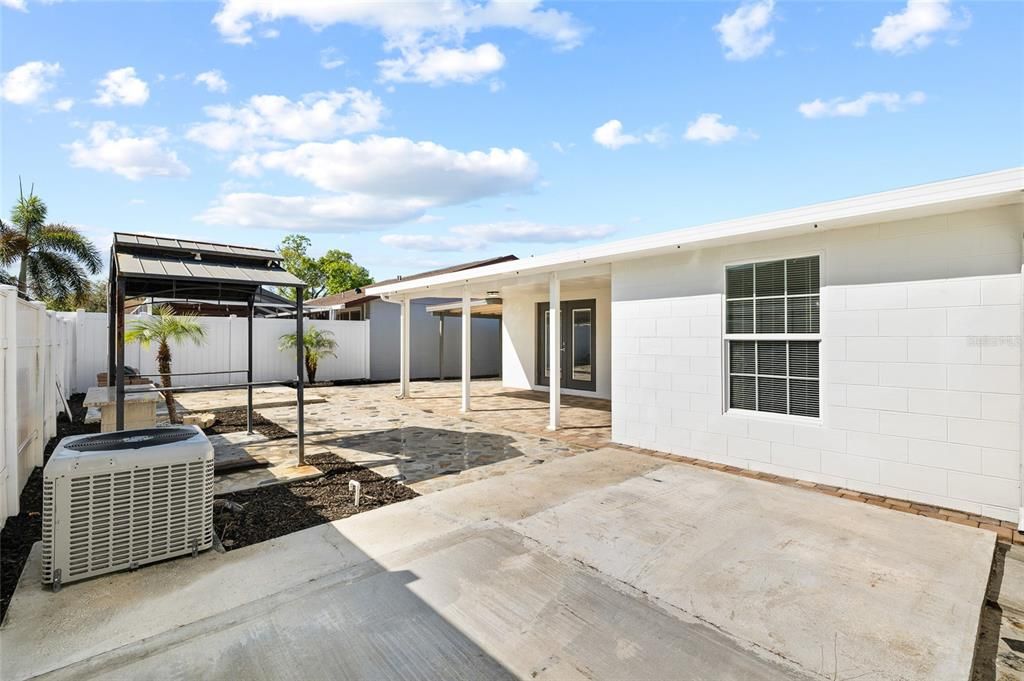 Activo con contrato: $354,900 (3 camas, 2 baños, 1350 Pies cuadrados)
