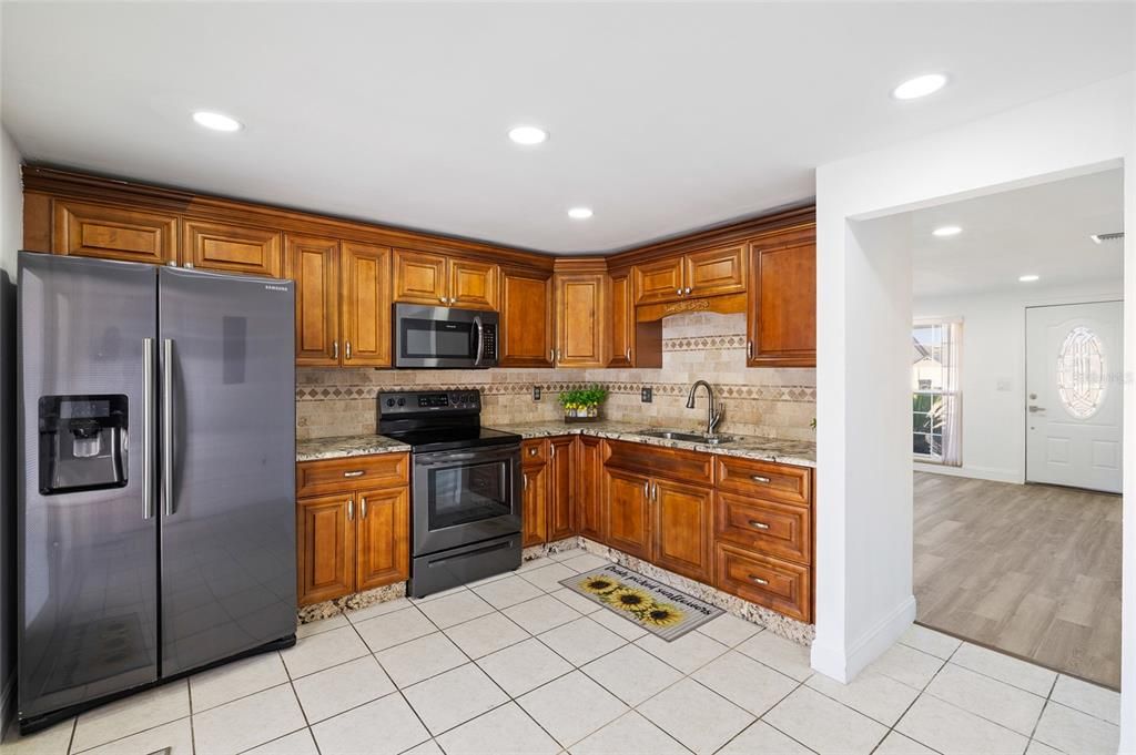 Activo con contrato: $354,900 (3 camas, 2 baños, 1350 Pies cuadrados)