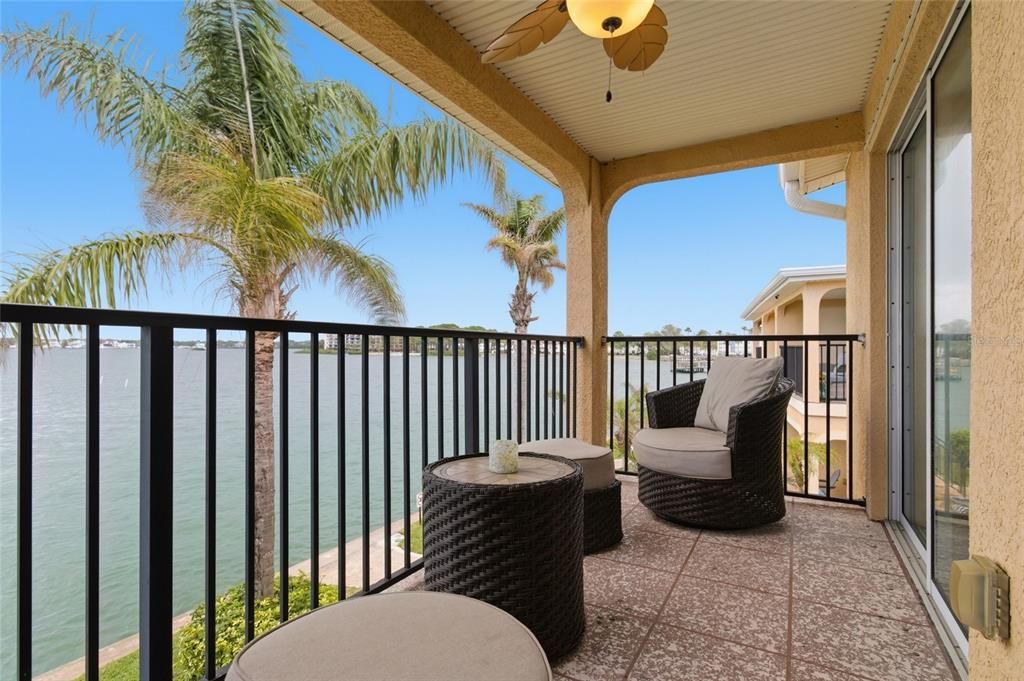 For Sale: $447,000 (2 beds, 1 baths, 851 Square Feet)