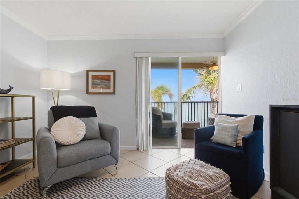 For Sale: $447,000 (2 beds, 1 baths, 851 Square Feet)