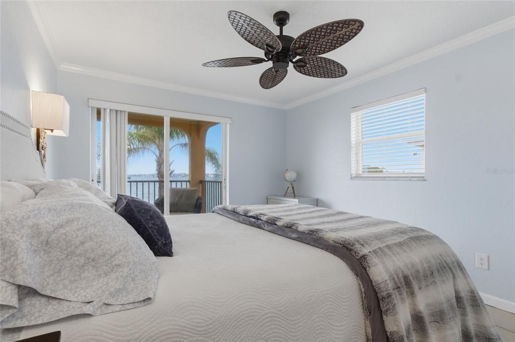 For Sale: $447,000 (2 beds, 1 baths, 851 Square Feet)