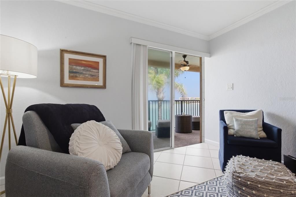 For Sale: $447,000 (2 beds, 1 baths, 851 Square Feet)