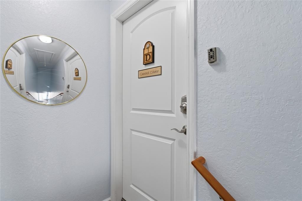 For Sale: $447,000 (2 beds, 1 baths, 851 Square Feet)