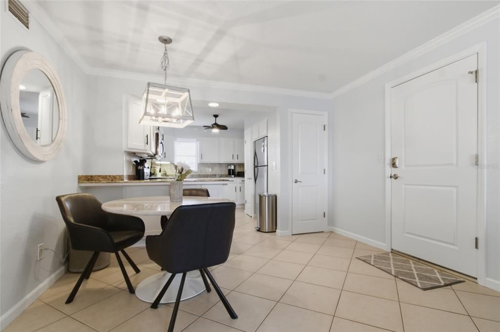 For Sale: $447,000 (2 beds, 1 baths, 851 Square Feet)