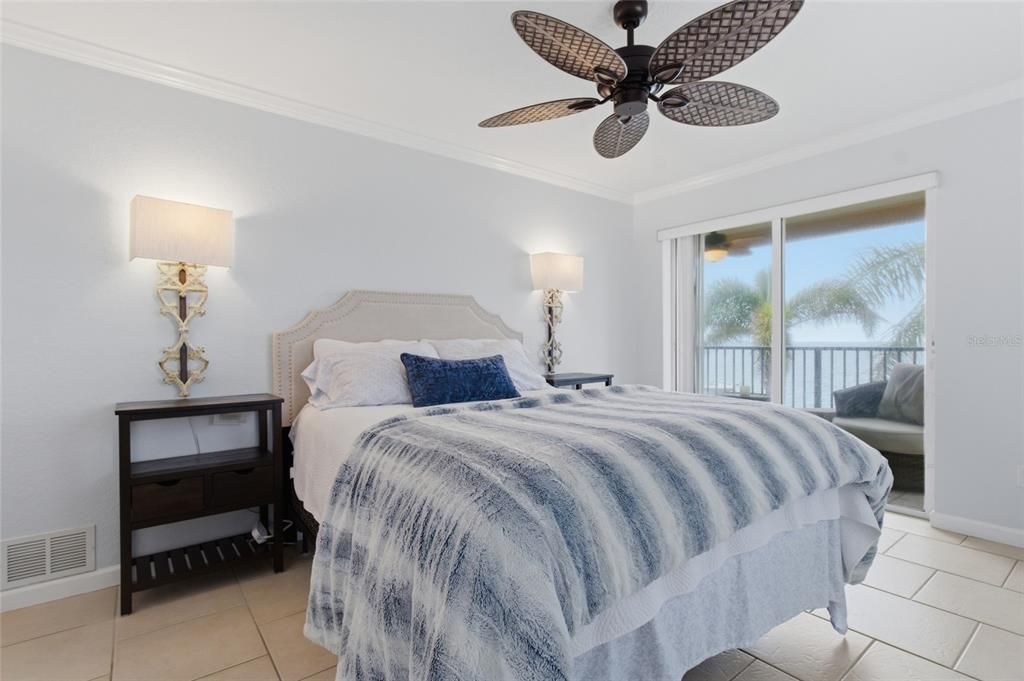 For Sale: $447,000 (2 beds, 1 baths, 851 Square Feet)