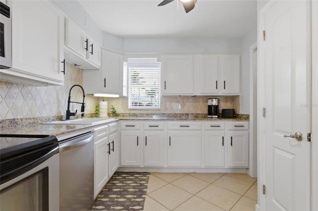 For Sale: $447,000 (2 beds, 1 baths, 851 Square Feet)