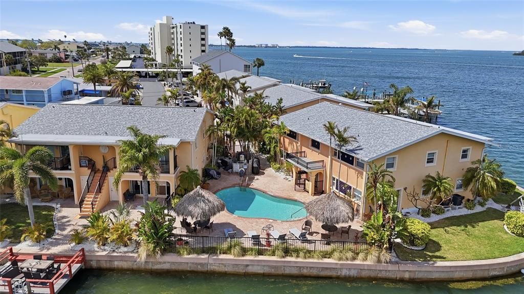 For Sale: $447,000 (2 beds, 1 baths, 851 Square Feet)