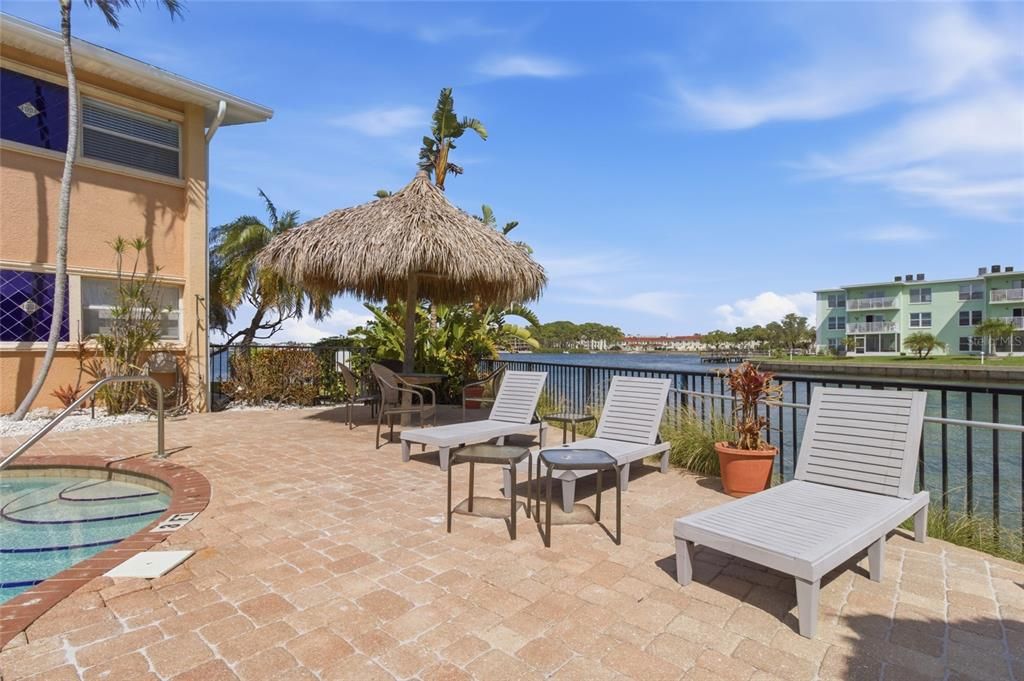 For Sale: $447,000 (2 beds, 1 baths, 851 Square Feet)