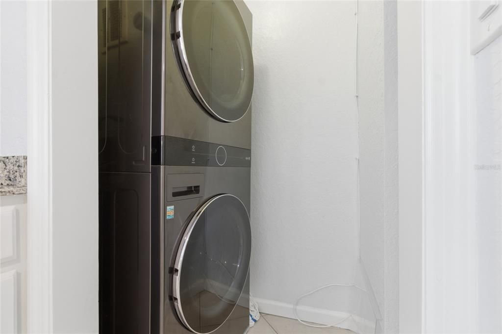 For Sale: $447,000 (2 beds, 1 baths, 851 Square Feet)