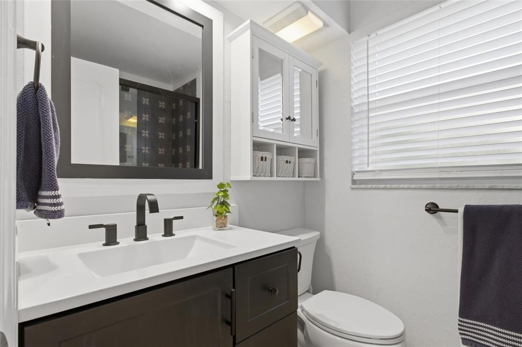 For Sale: $447,000 (2 beds, 1 baths, 851 Square Feet)