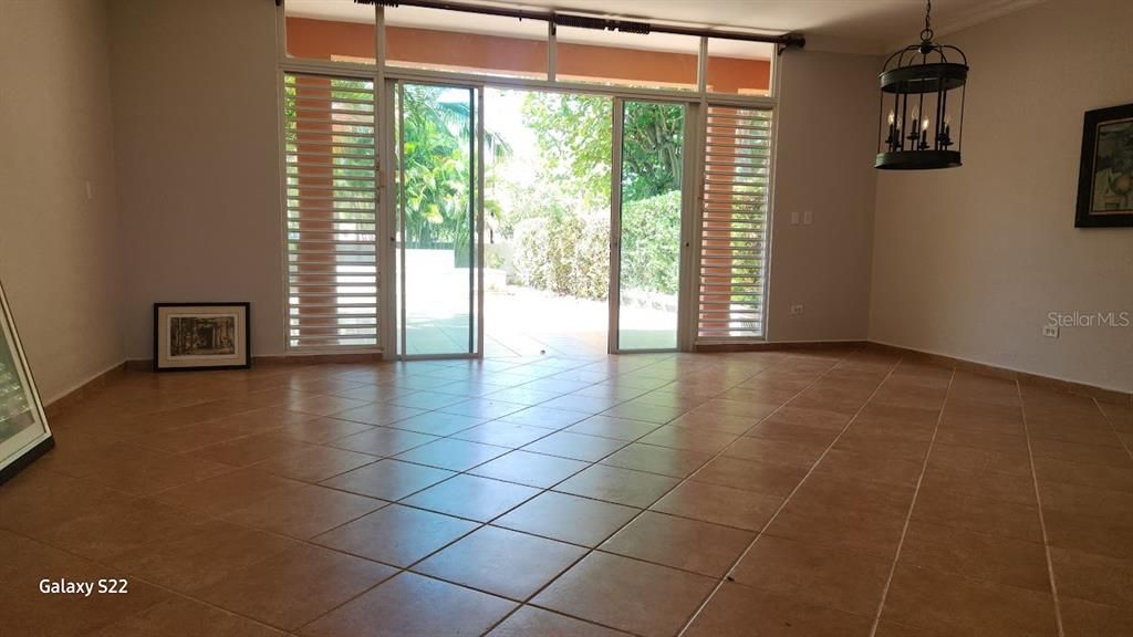 For Sale: $950,000 (3 beds, 3 baths, 2900 Square Feet)