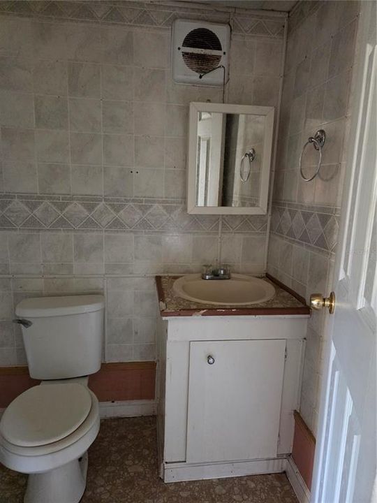 На продажу: $119,000 (2 спален, 2 ванн, 924 Квадратных фут)