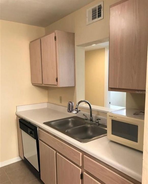 Activo con contrato: $155,000 (2 camas, 2 baños, 888 Pies cuadrados)