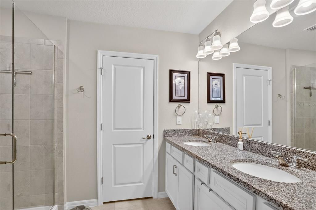 Activo con contrato: $416,900 (3 camas, 3 baños, 1809 Pies cuadrados)