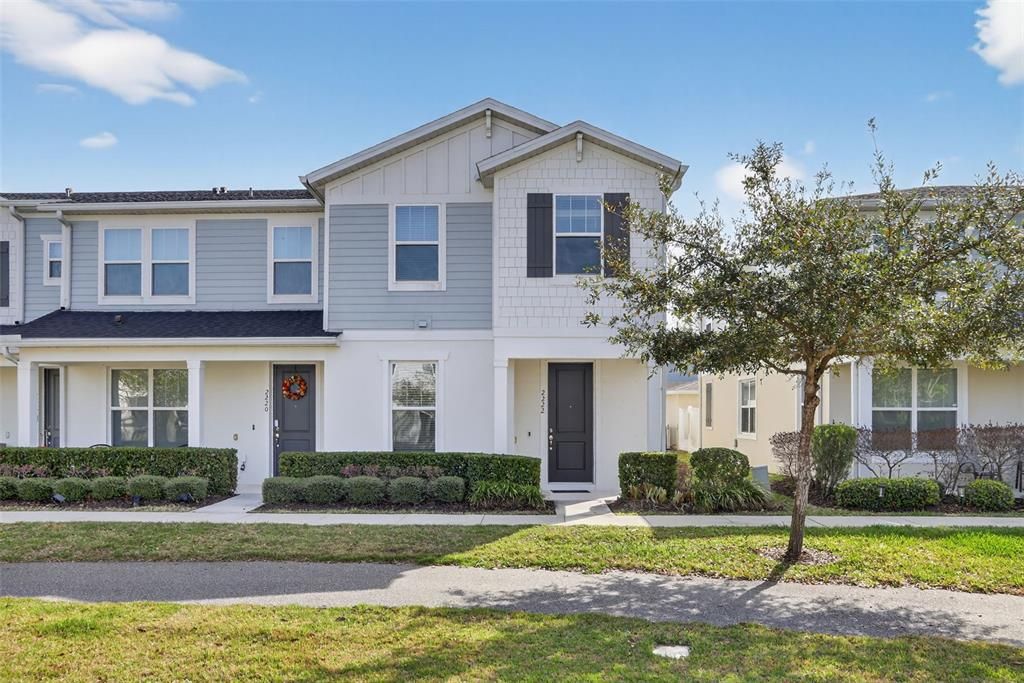 Activo con contrato: $416,900 (3 camas, 3 baños, 1809 Pies cuadrados)
