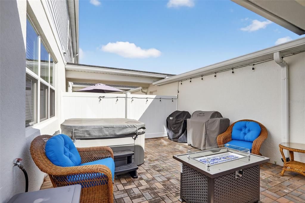 Activo con contrato: $416,900 (3 camas, 3 baños, 1809 Pies cuadrados)